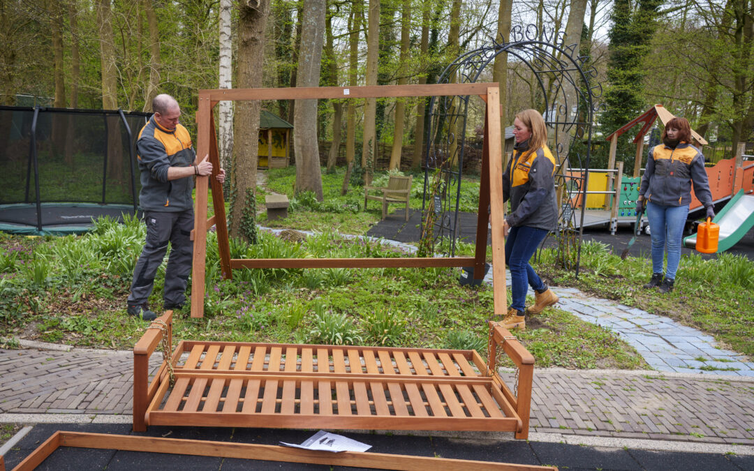 Tuin van Villa ExpertCare ondergaat metamorfose dankzij HORNBACHhelpt