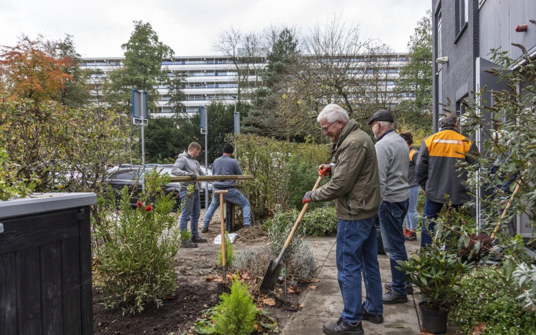 HORNBACHhelpt verfraait ingang Hospice IJsselPolder